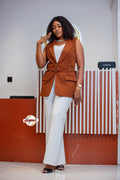 Blazer sans manches Camel ceinturée