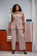 Tailleur sans manches taupe chic